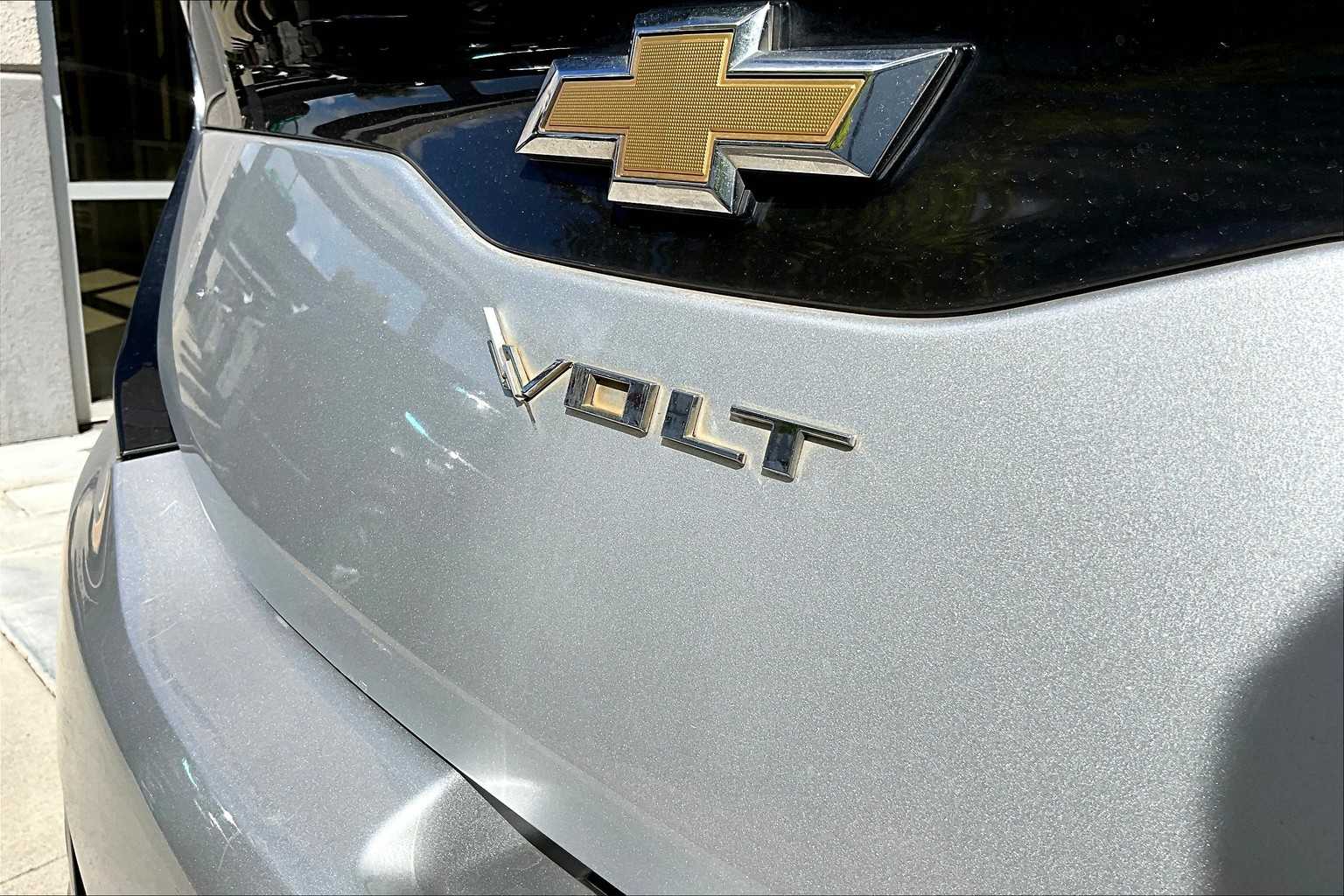 Thumbnail: 2017 Chevrolet Volt - 8