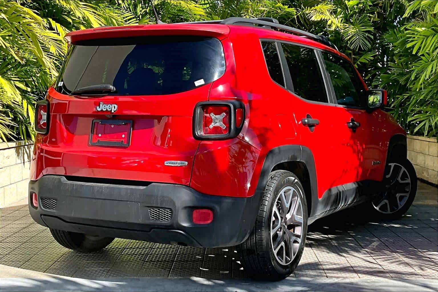 Thumbnail: 2015 Jeep Renegade - 23