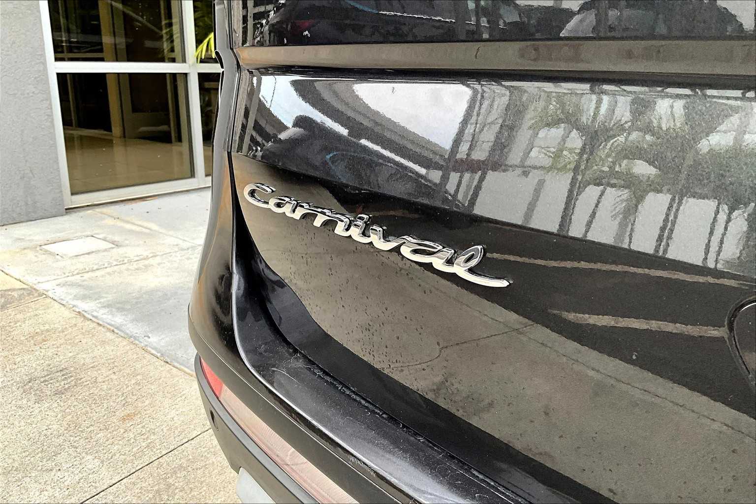 Thumbnail: 2022 Kia Carnival - 8