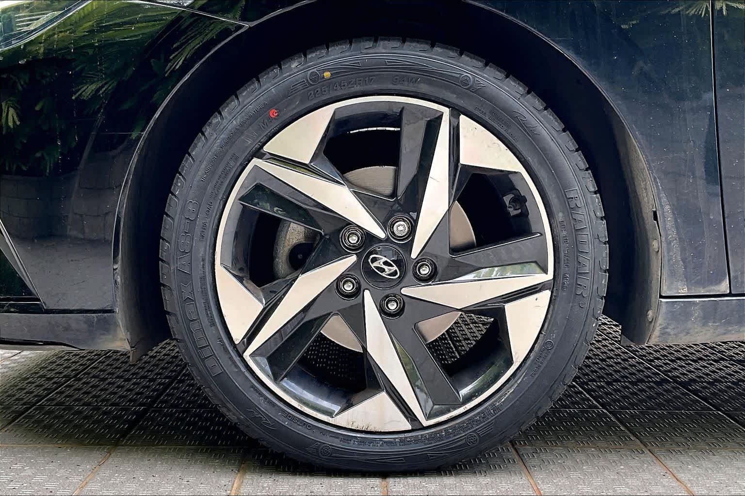 Thumbnail: 2023 Hyundai Elantra - 9