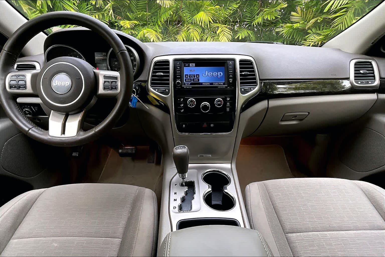 Thumbnail: 2011 Jeep Grand Cherokee - 11