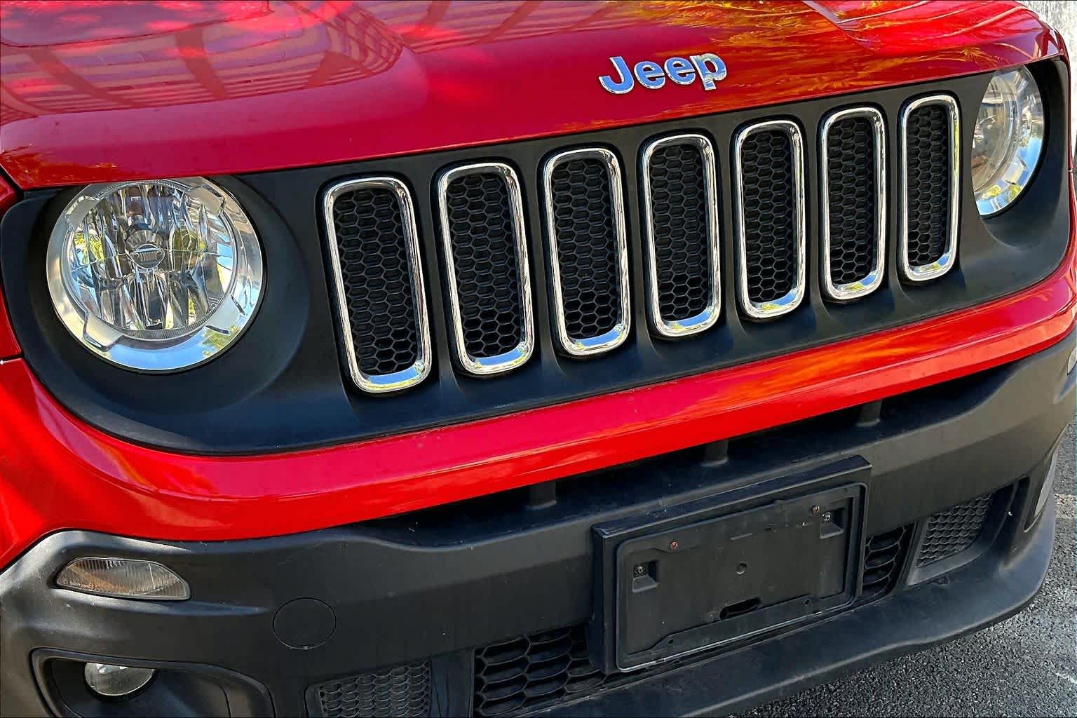 Thumbnail: 2015 Jeep Renegade - 33