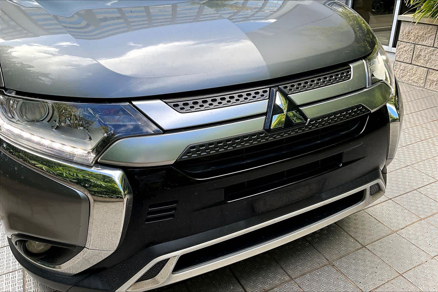 Thumbnail: 2020 Mitsubishi Outlander - 33