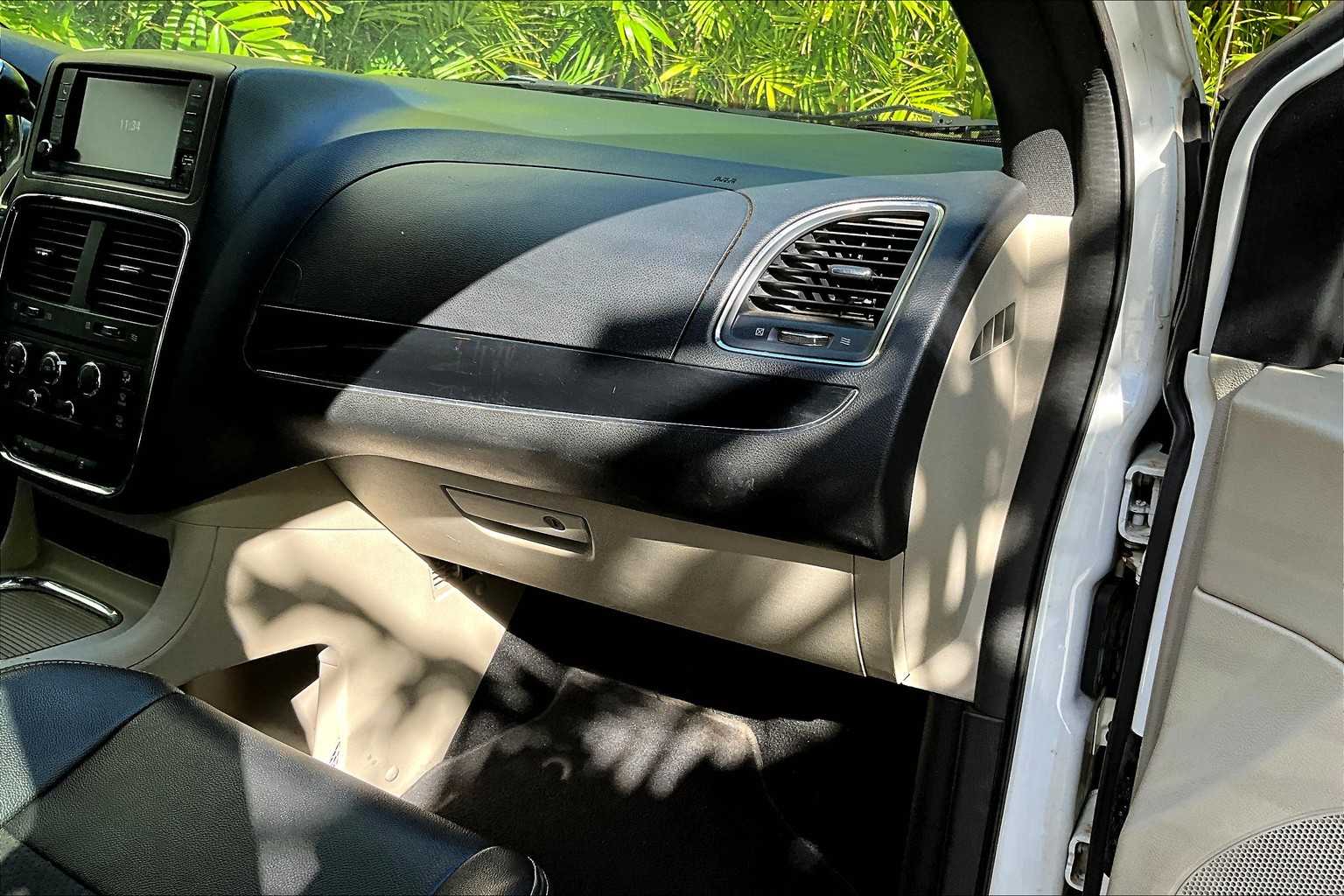 Thumbnail: 2019 Dodge Grand Caravan - 24