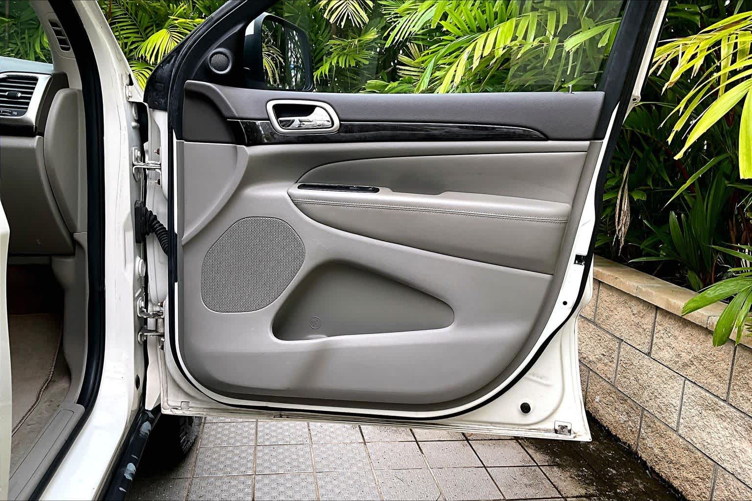 Thumbnail: 2011 Jeep Grand Cherokee - 29