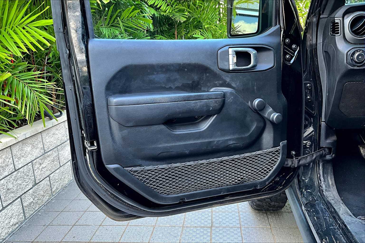 Thumbnail: 2022 Jeep Wrangler - 28