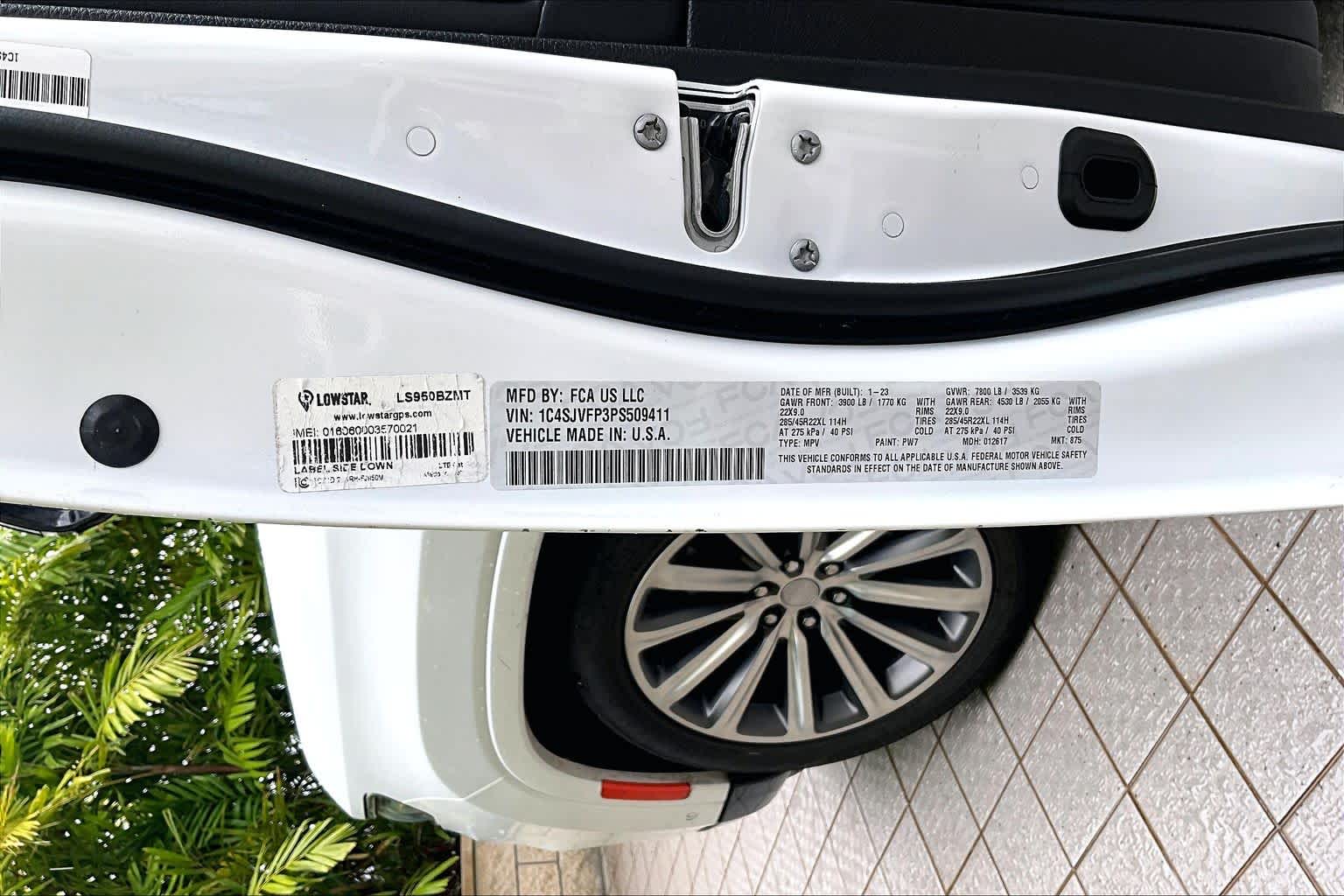 Thumbnail: 2023 Jeep Grand Wagoneer - 21