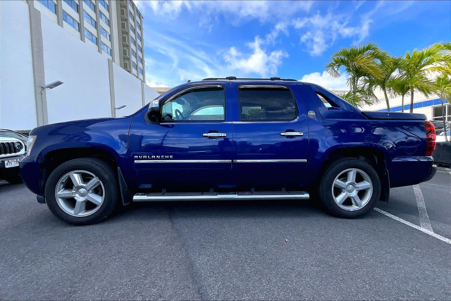 Thumbnail: 2013 Chevrolet Avalanche 1500 - 4