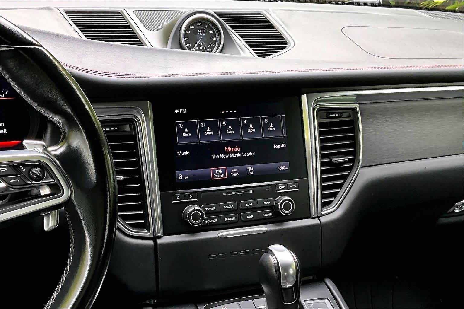 Thumbnail: 2017 Porsche Macan - 16