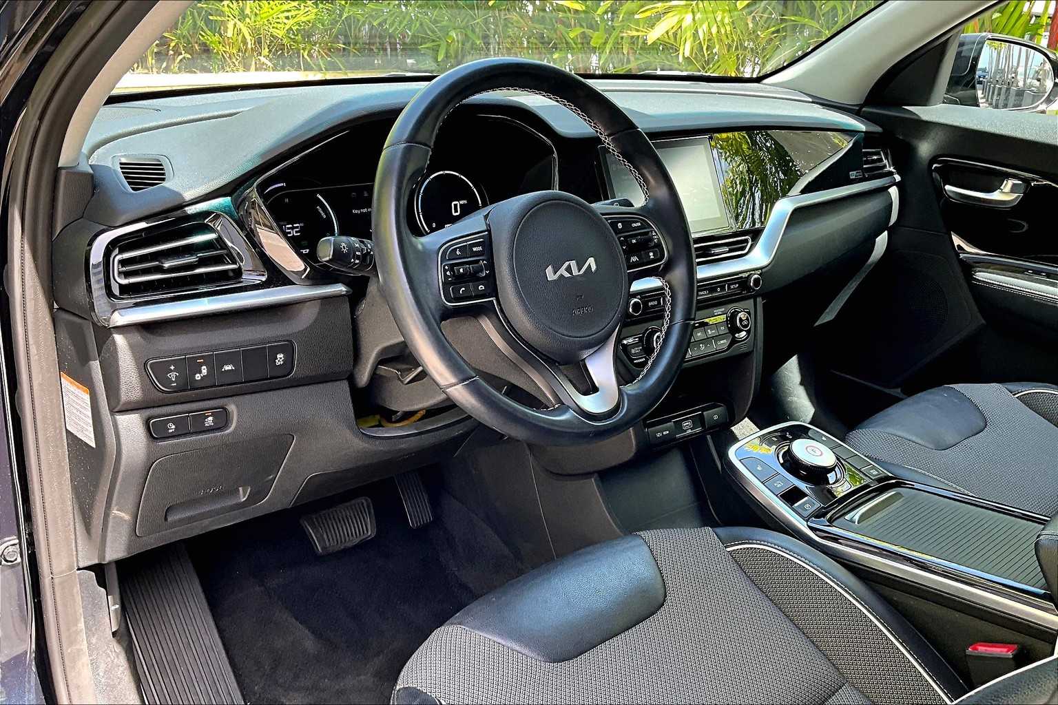 Thumbnail: 2022 Kia Niro - 3