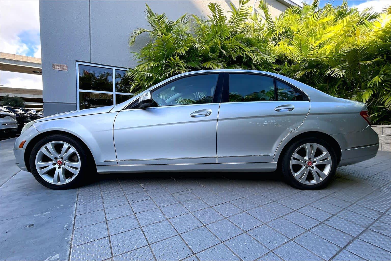 Thumbnail: 2009 Mercedes-Benz C-Class - 4