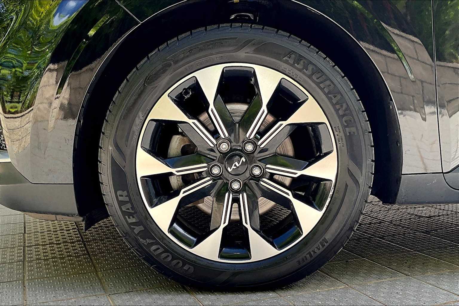 Thumbnail: 2023 Kia Carnival - 8