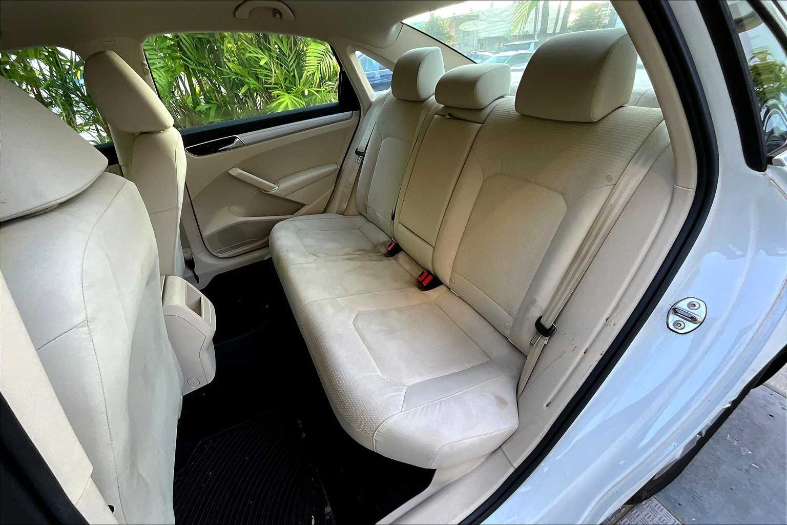 Thumbnail: 2017 Volkswagen Passat - 26