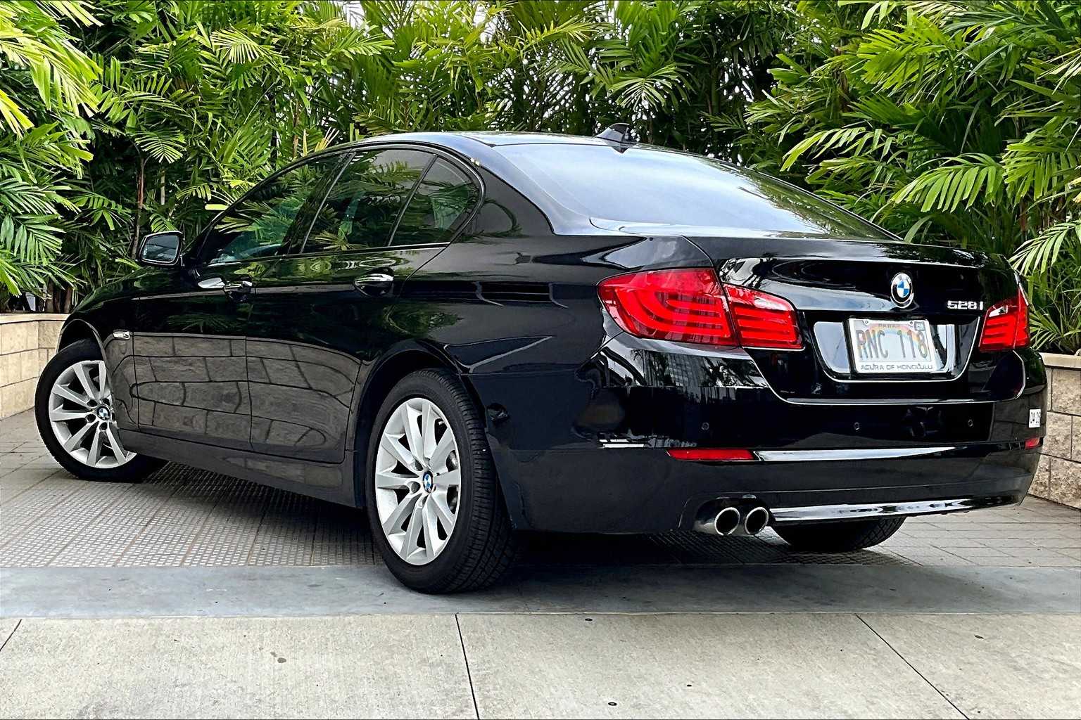 Thumbnail: 2011 BMW 5 Series - 5