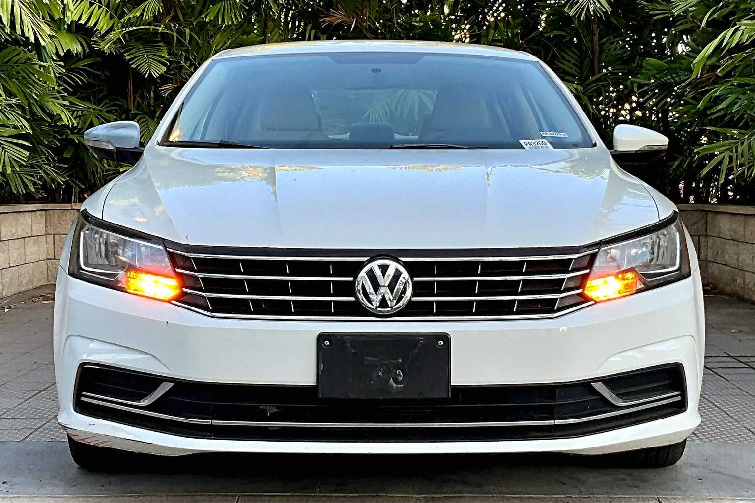 Thumbnail: 2017 Volkswagen Passat - 7