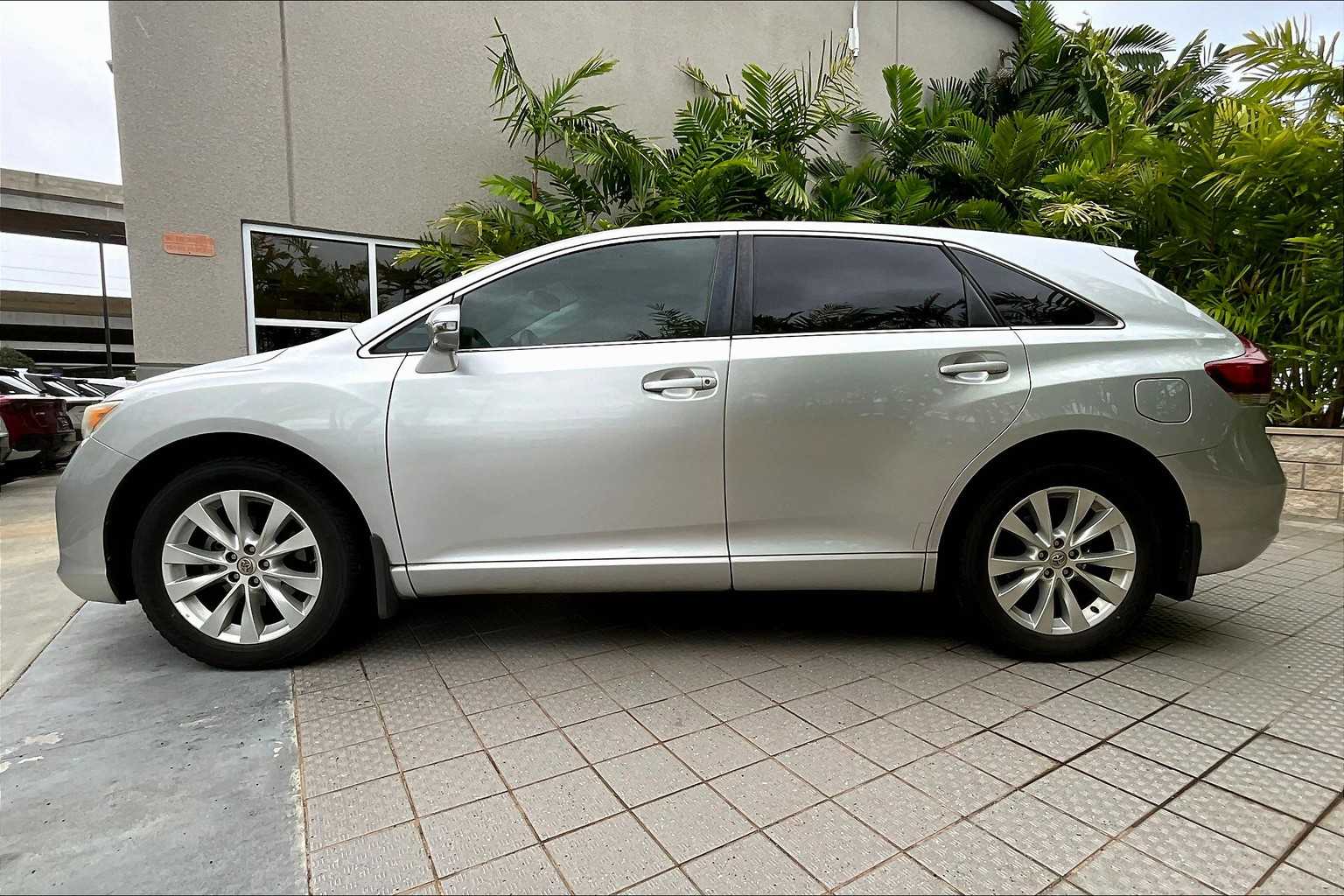 Thumbnail: 2014 Toyota Venza - 3