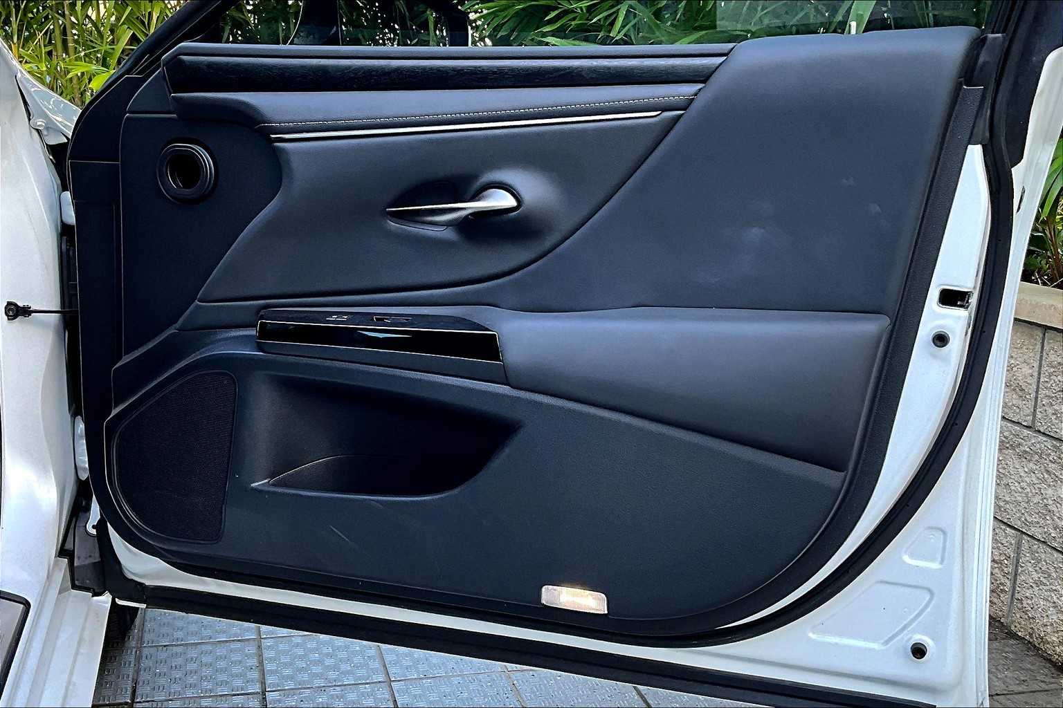 Thumbnail: 2024 Lexus ES - 29
