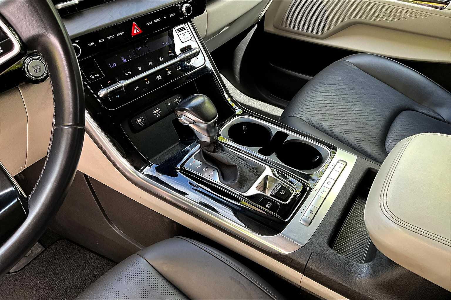 Thumbnail: 2023 Kia Carnival - 16