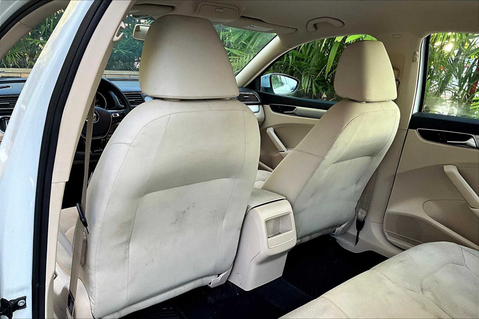 Thumbnail: 2017 Volkswagen Passat - 11