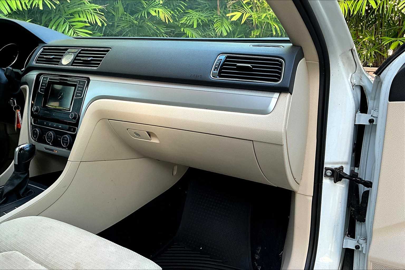 Thumbnail: 2017 Volkswagen Passat - 20