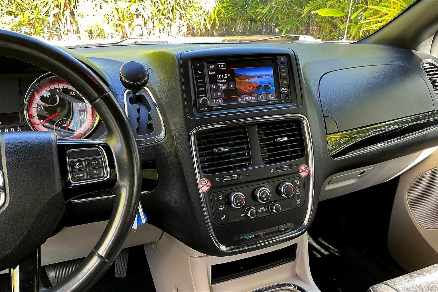 Thumbnail: 2019 Dodge Grand Caravan - 16