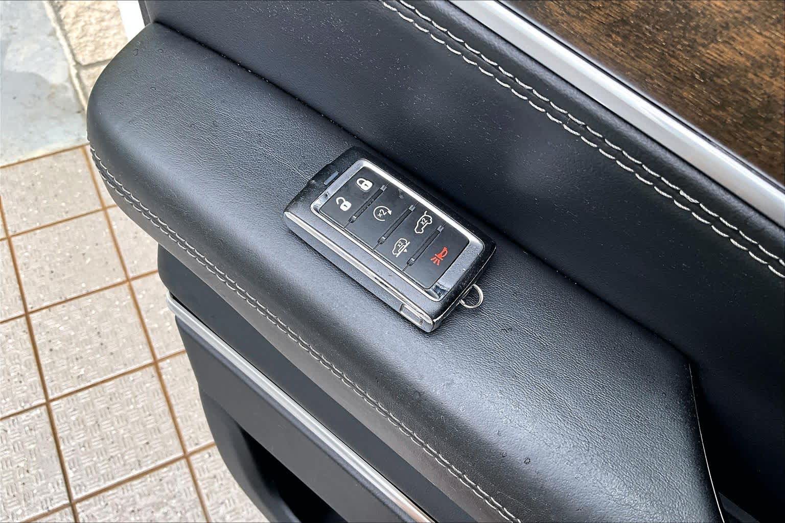 Thumbnail: 2023 Jeep Grand Wagoneer - 20