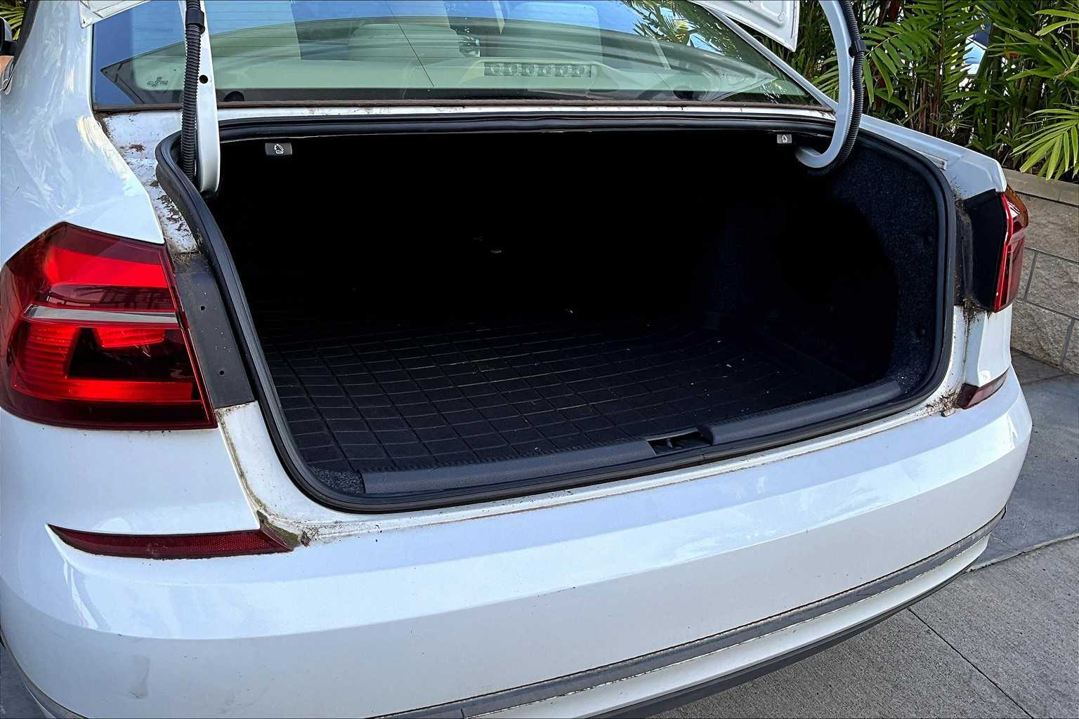 Thumbnail: 2017 Volkswagen Passat - 15