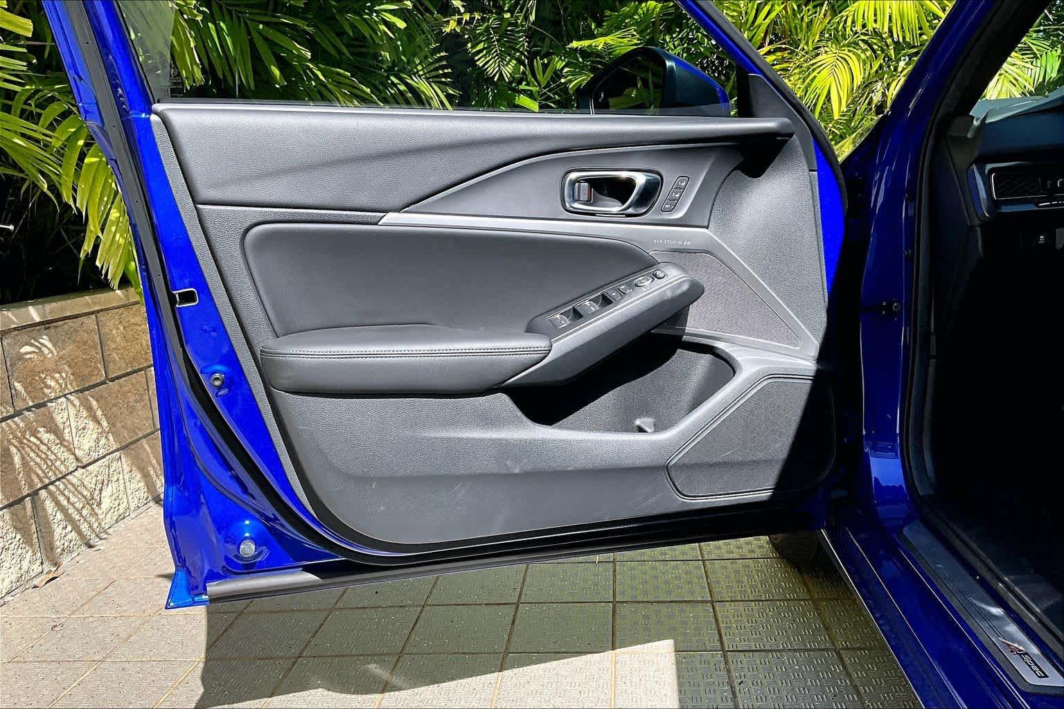 Thumbnail: 2025 Acura Integra - 28