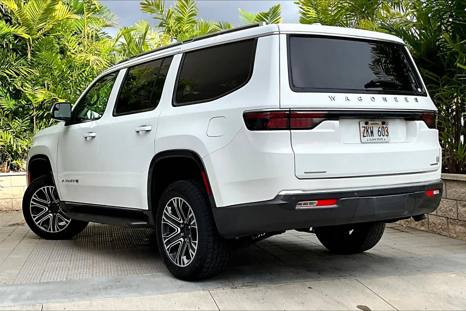 Thumbnail: 2022 Jeep Wagoneer - 4