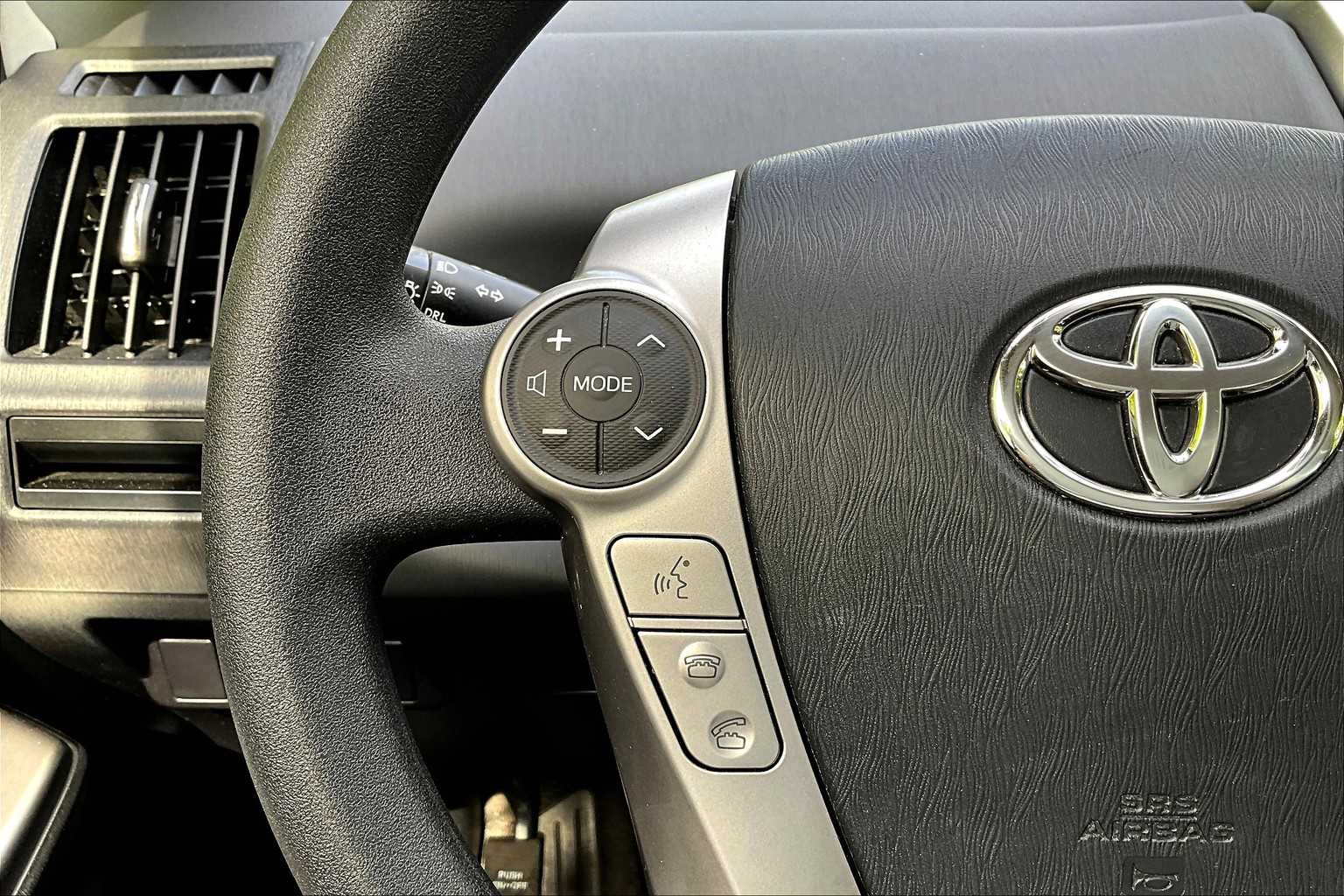Thumbnail: 2017 Toyota Prius v - 24