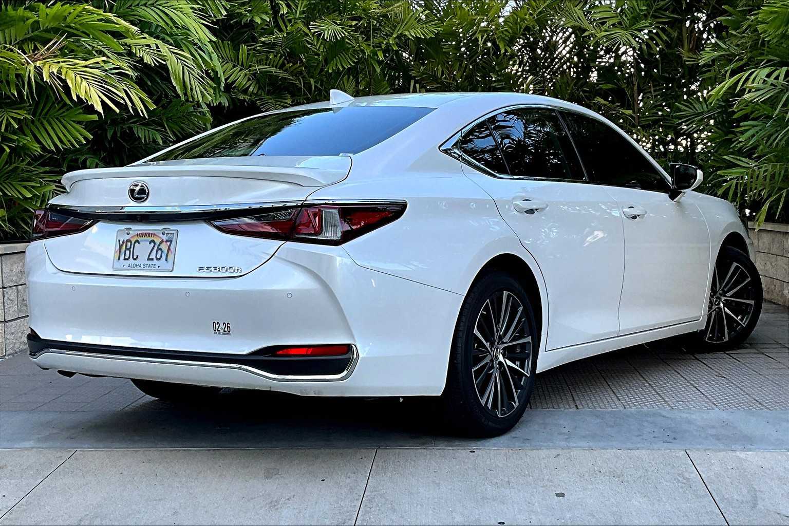 Thumbnail: 2024 Lexus ES - 23
