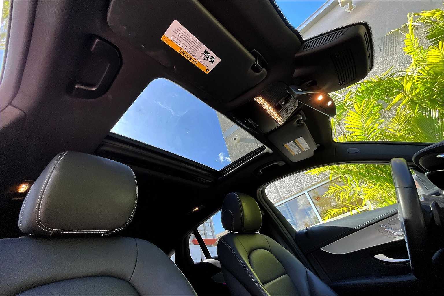 Thumbnail: 2023 Mercedes-Benz GLC - 31