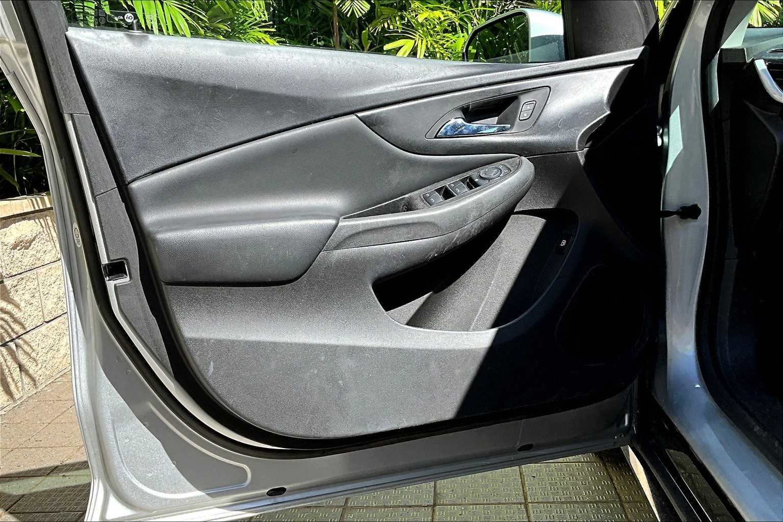 Thumbnail: 2017 Chevrolet Volt - 28