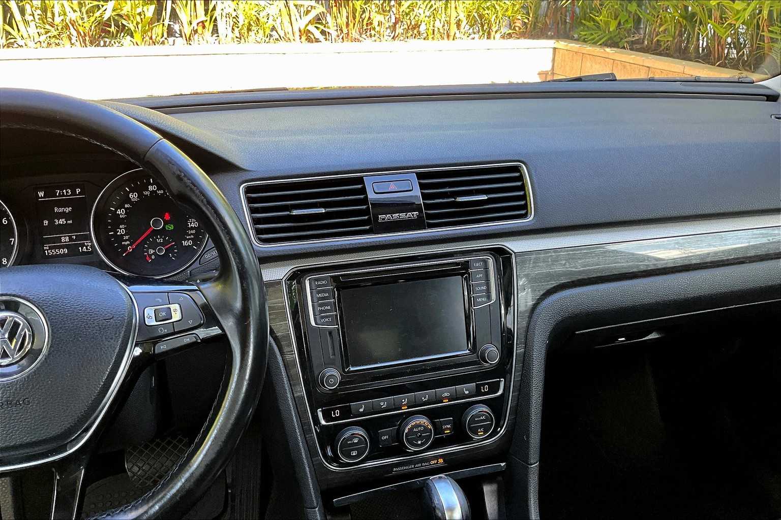 Thumbnail: 2018 Volkswagen Passat - 15