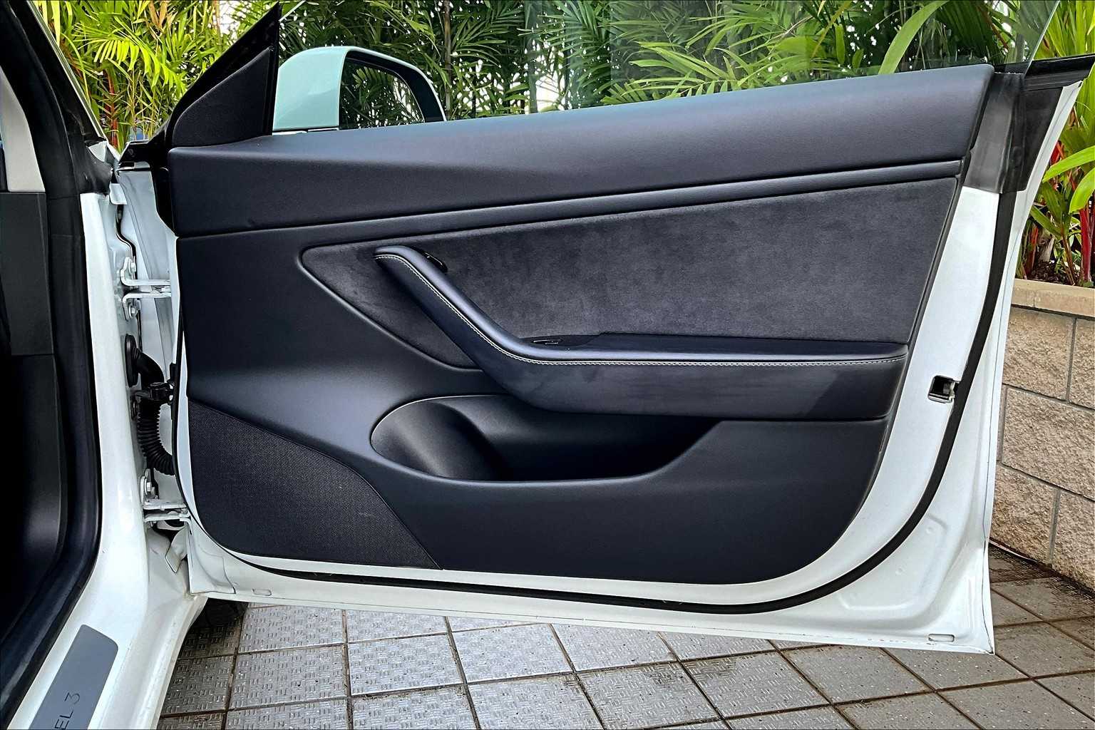Thumbnail: 2018 Tesla Model 3 - 28