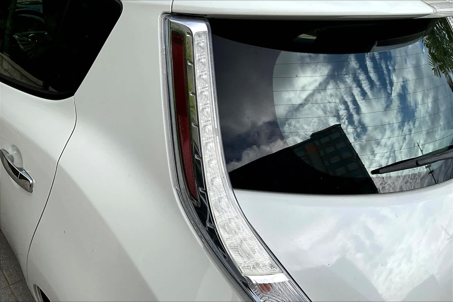 2013 Nissan Leaf SL 32