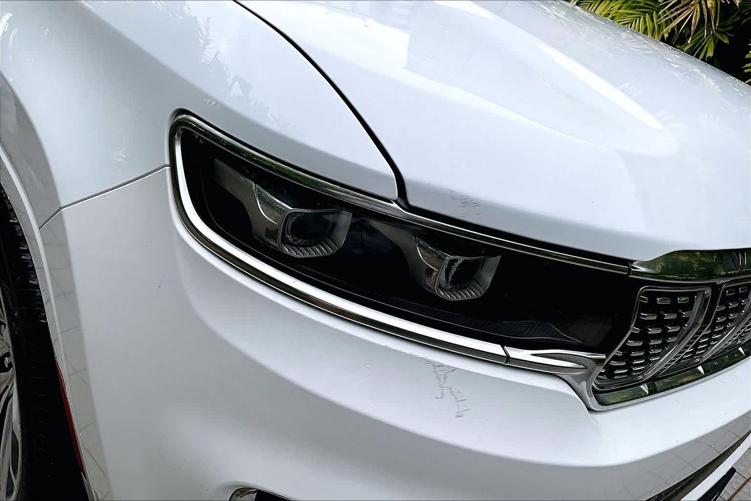 Thumbnail: 2023 Jeep Grand Wagoneer - 32