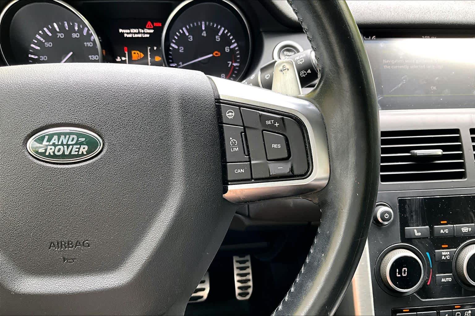 Thumbnail: 2015 Land Rover Discovery Sport - 26