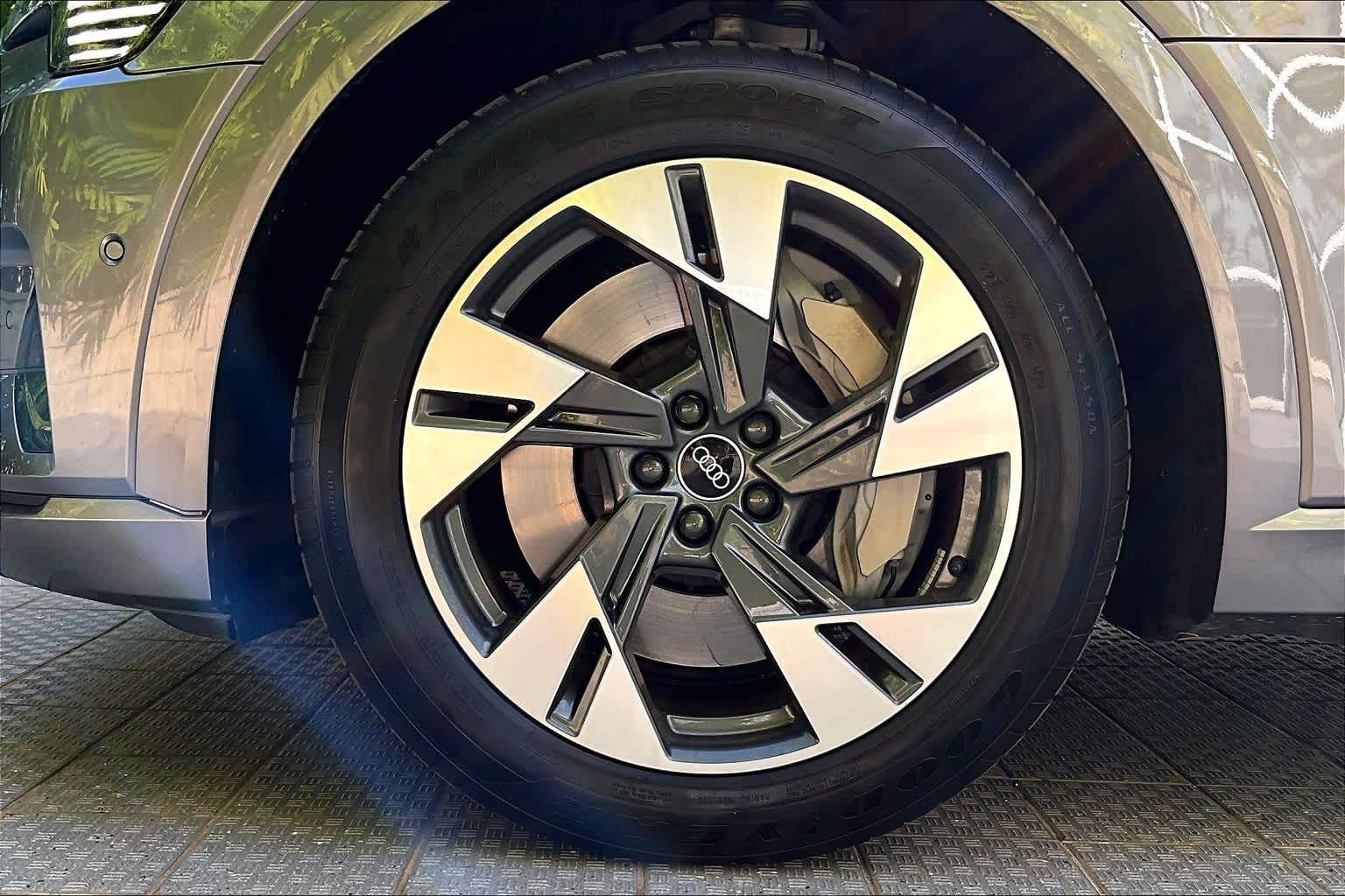 Thumbnail: 2021 Audi e-tron - 9