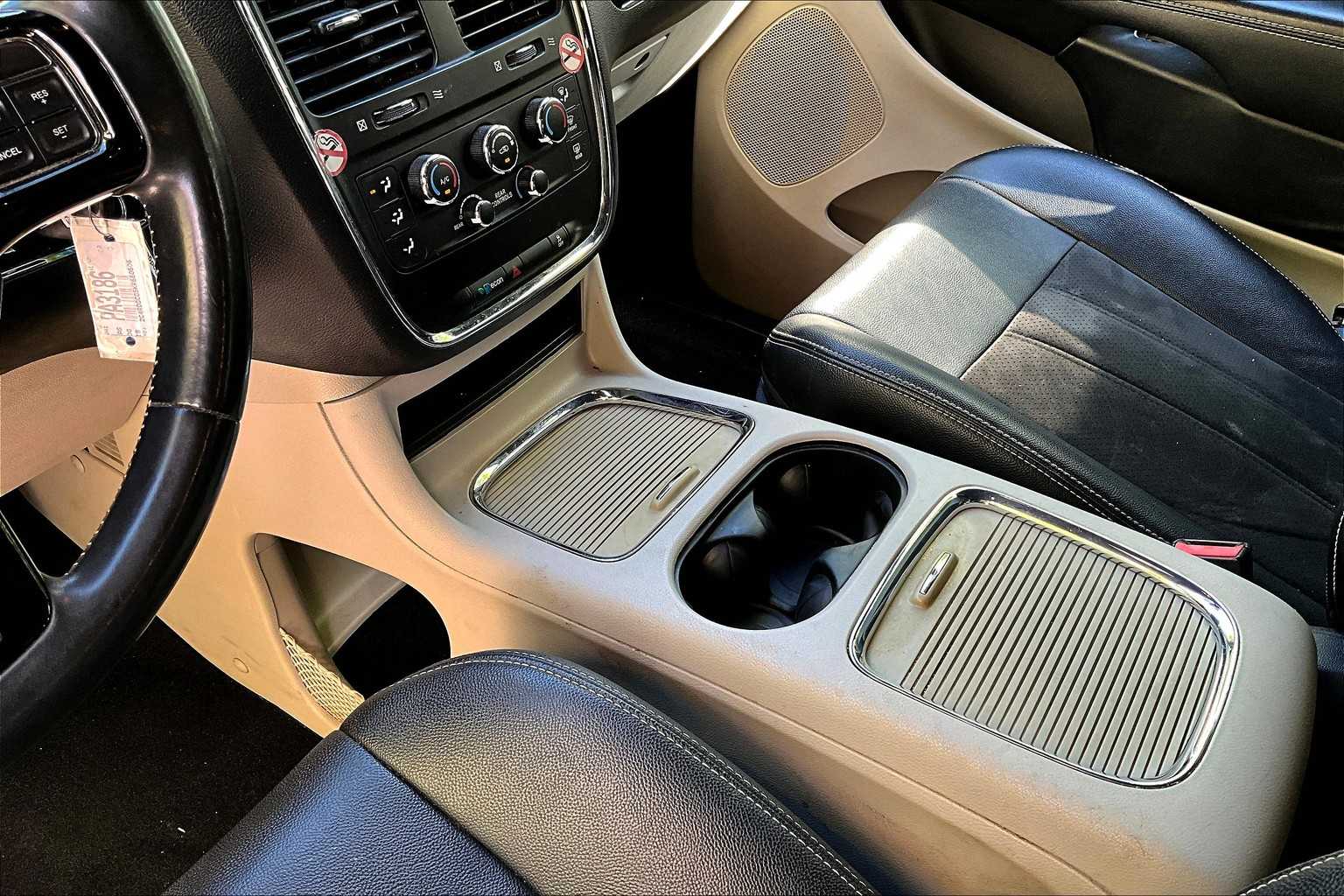 Thumbnail: 2019 Dodge Grand Caravan - 17