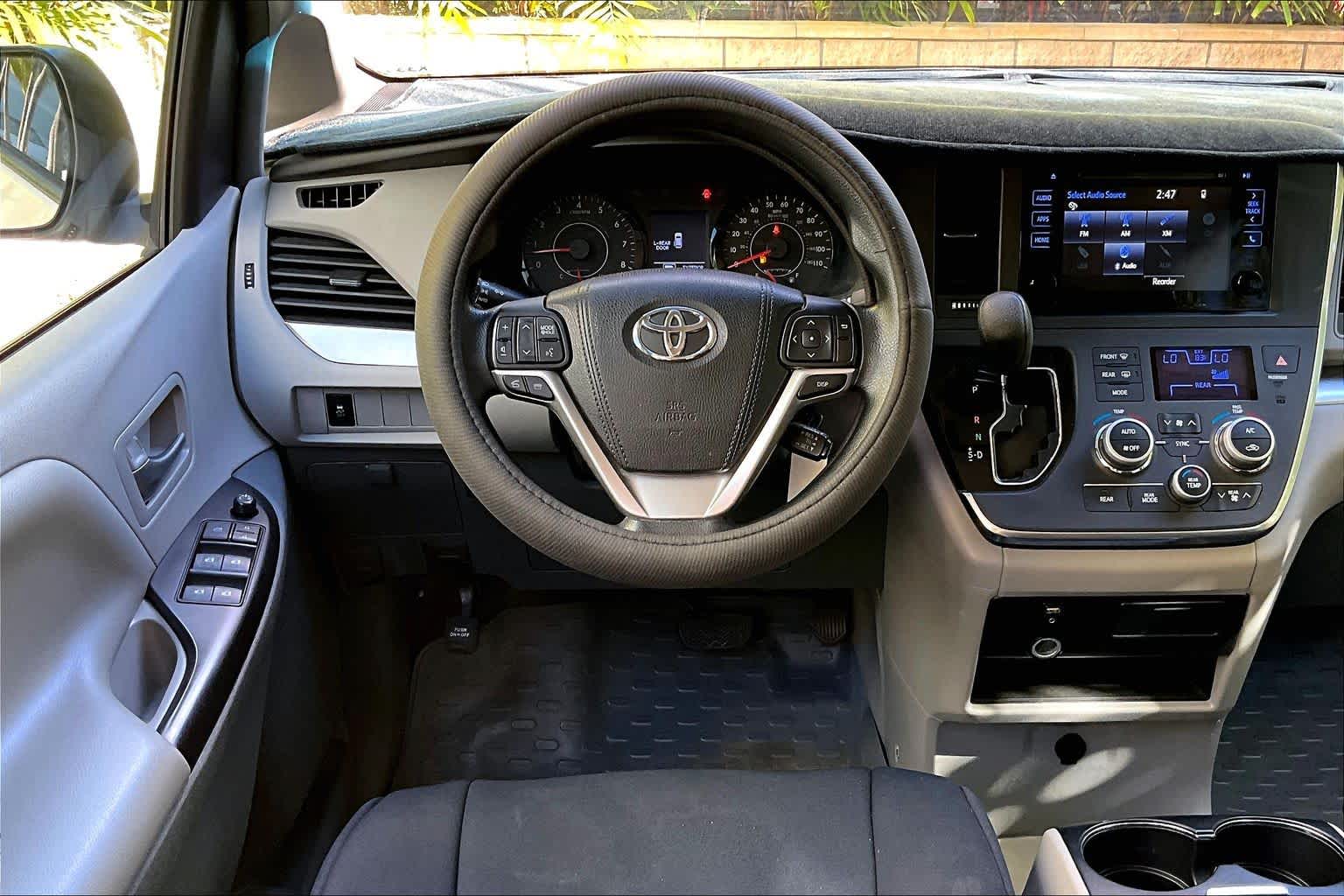 Thumbnail: 2016 Toyota Sienna - 15