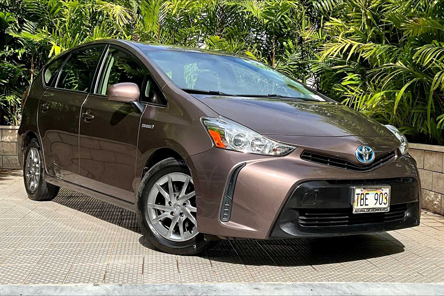 Thumbnail: 2017 Toyota Prius v - 21