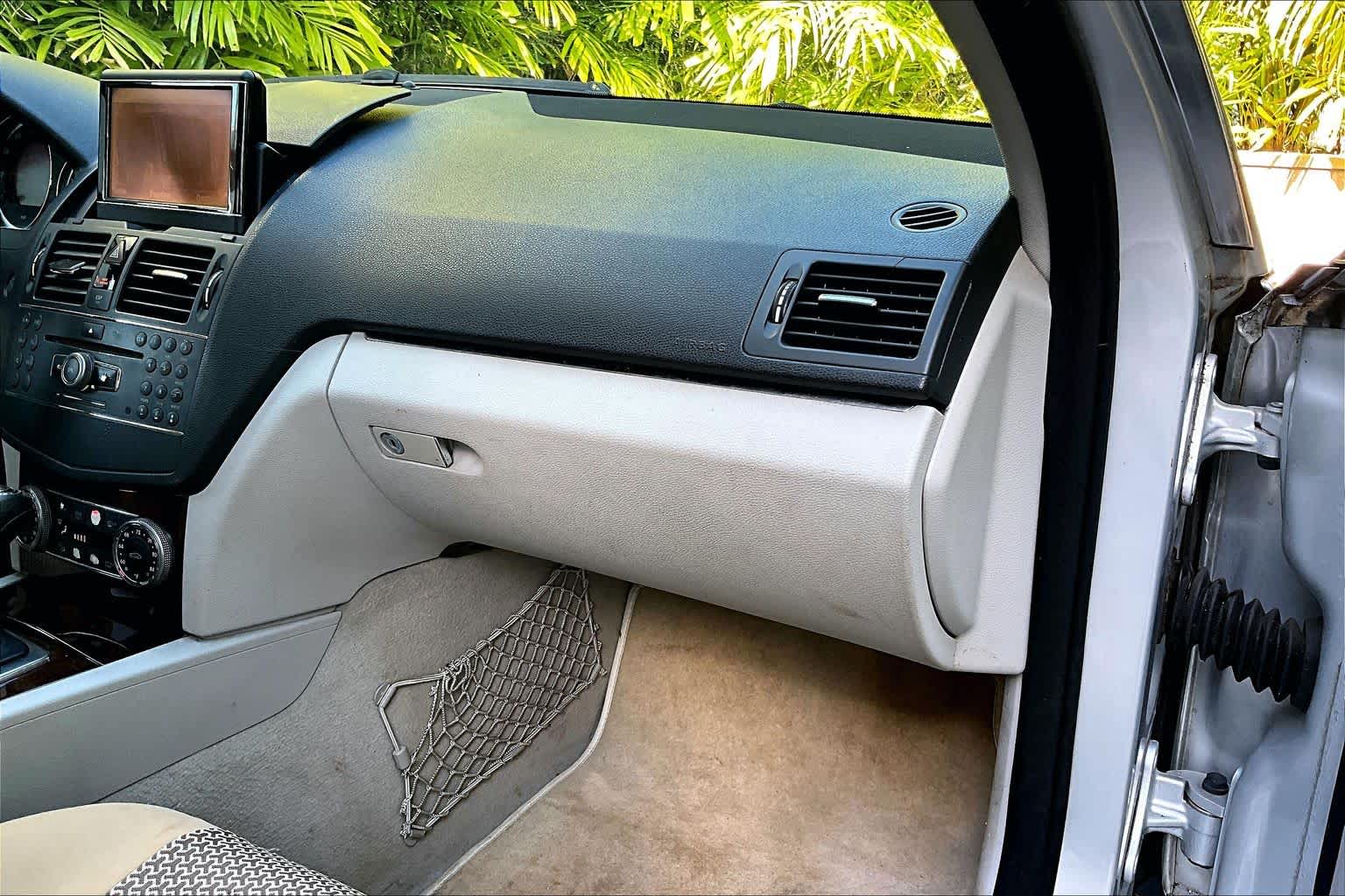 Thumbnail: 2009 Mercedes-Benz C-Class - 24
