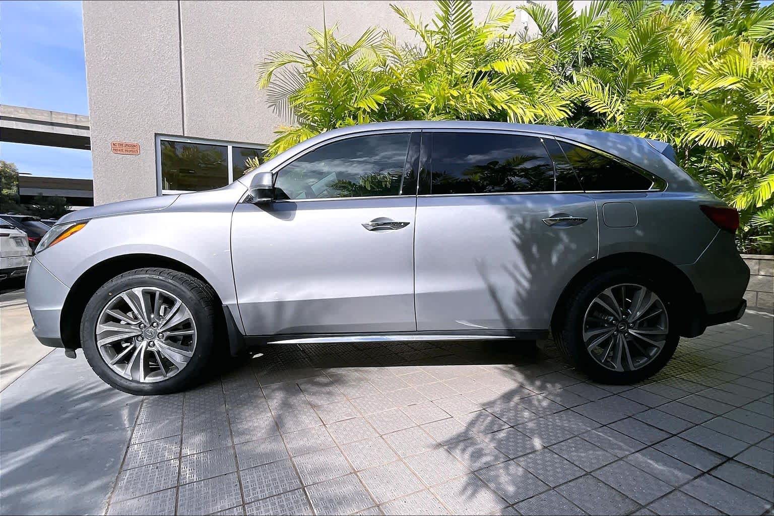 Thumbnail: 2017 Acura MDX - 4