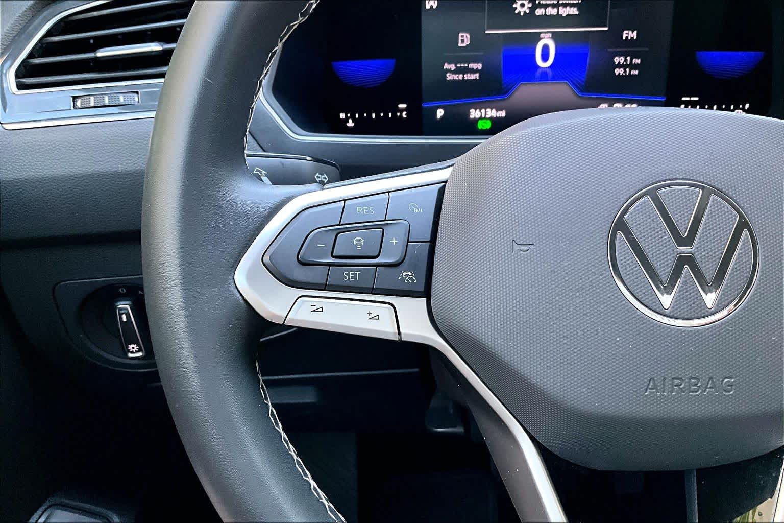 Thumbnail: 2022 Volkswagen Tiguan - 24