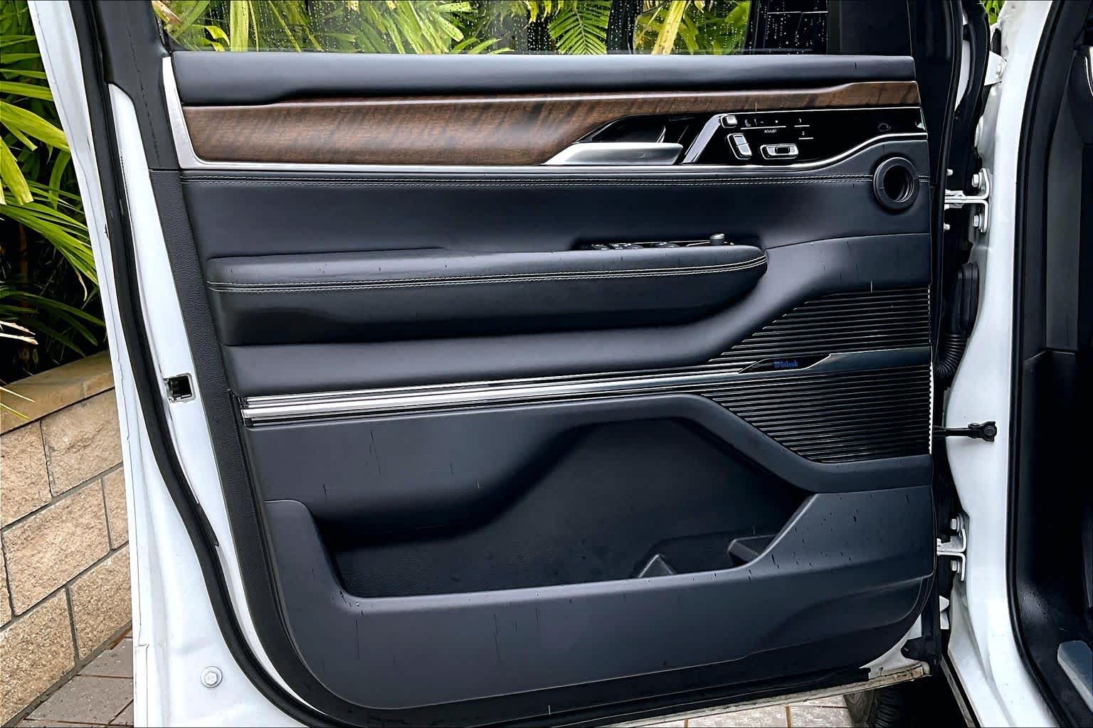 Thumbnail: 2023 Jeep Grand Wagoneer - 28