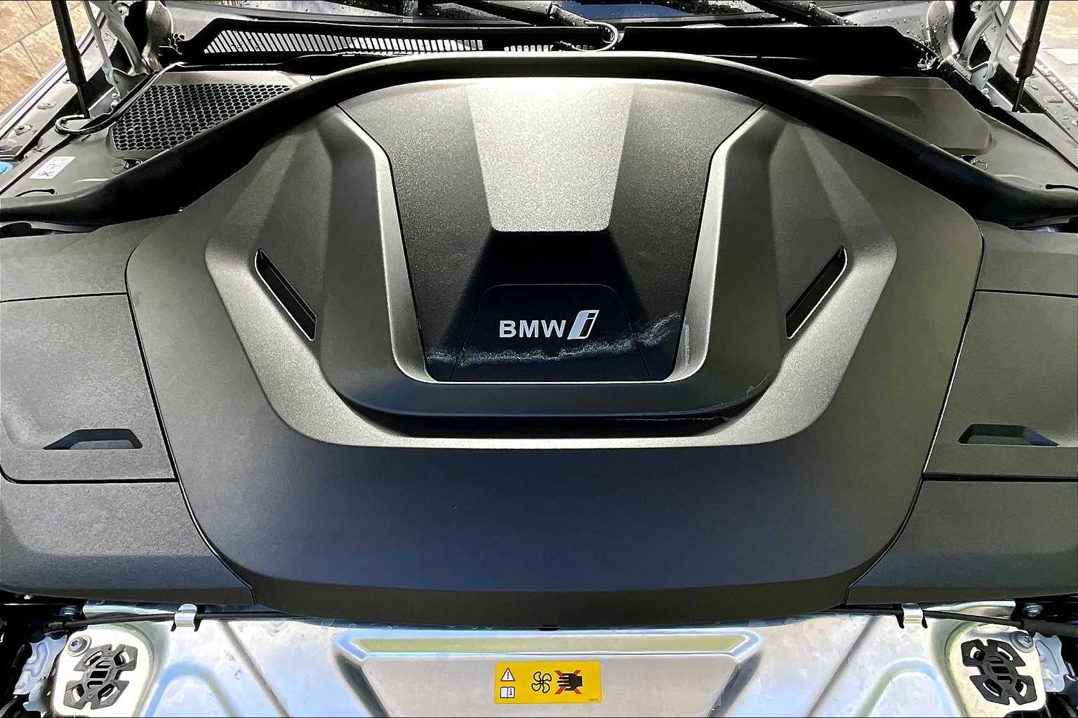 Thumbnail: 2022 BMW i4 - 10