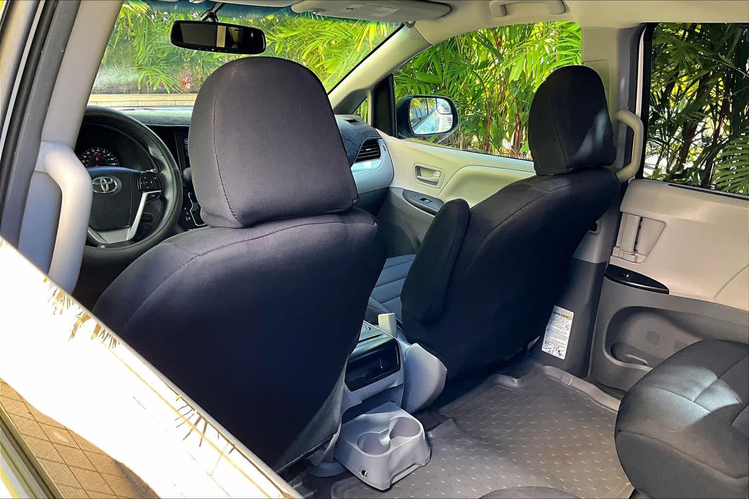 Thumbnail: 2016 Toyota Sienna - 13