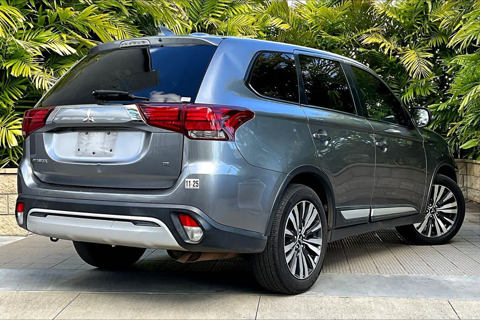 Thumbnail: 2020 Mitsubishi Outlander - 23