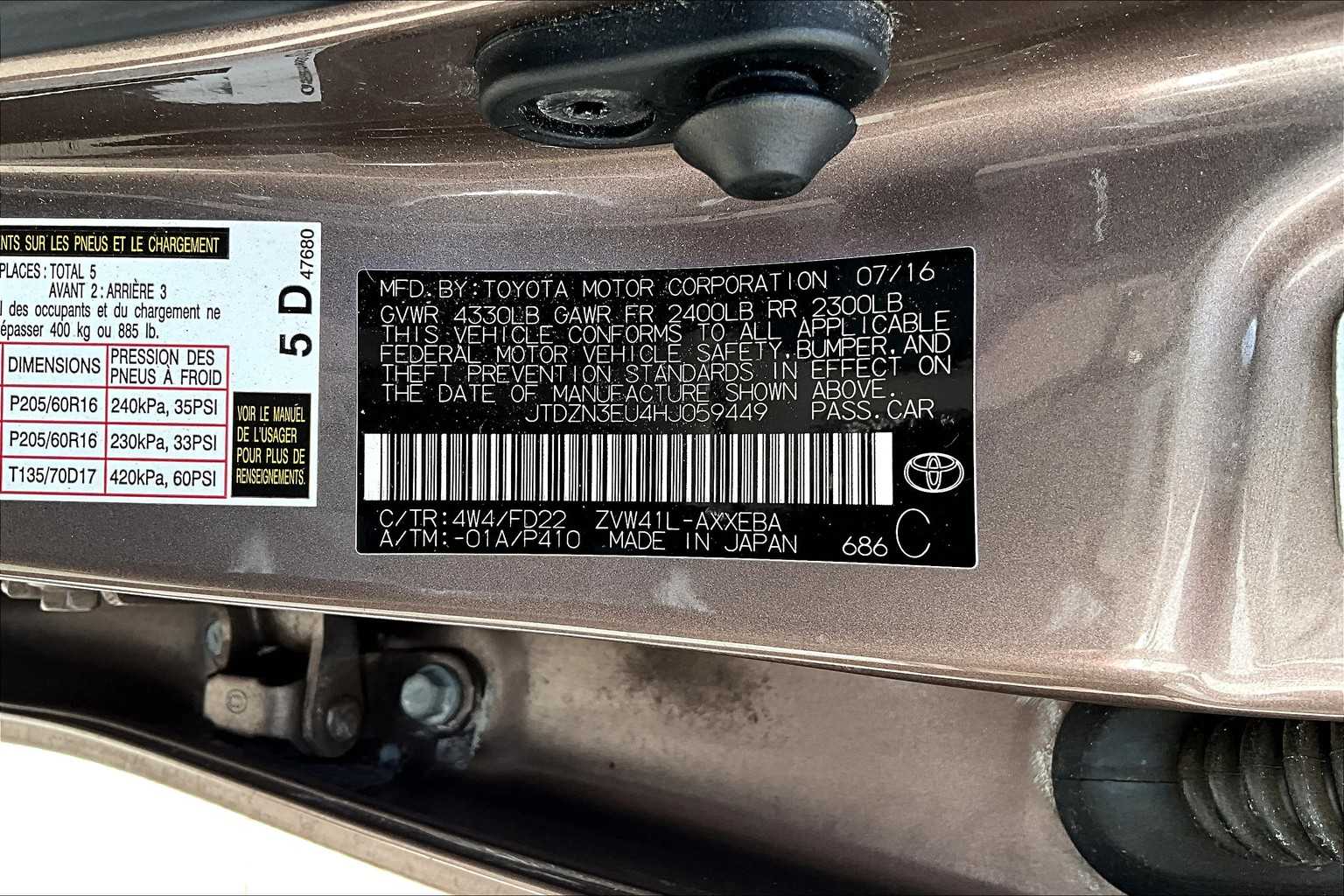 Thumbnail: 2017 Toyota Prius v - 20
